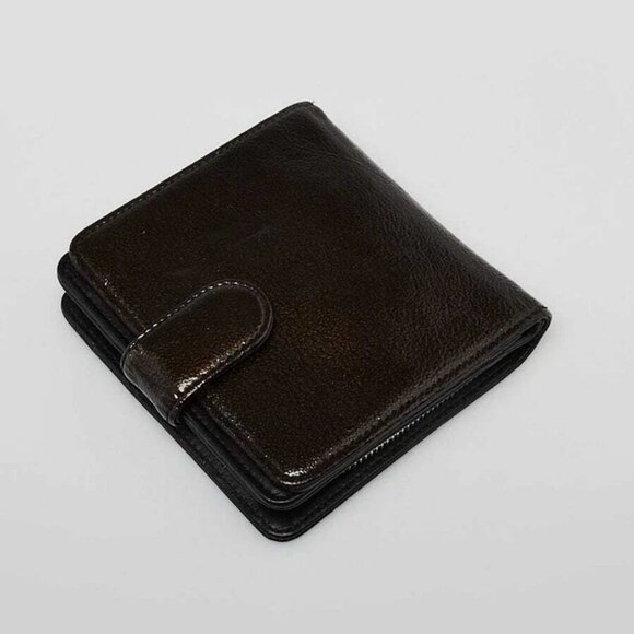 Chanel Black Patent Leather CC Compact Wallet - Picture 2 of 10